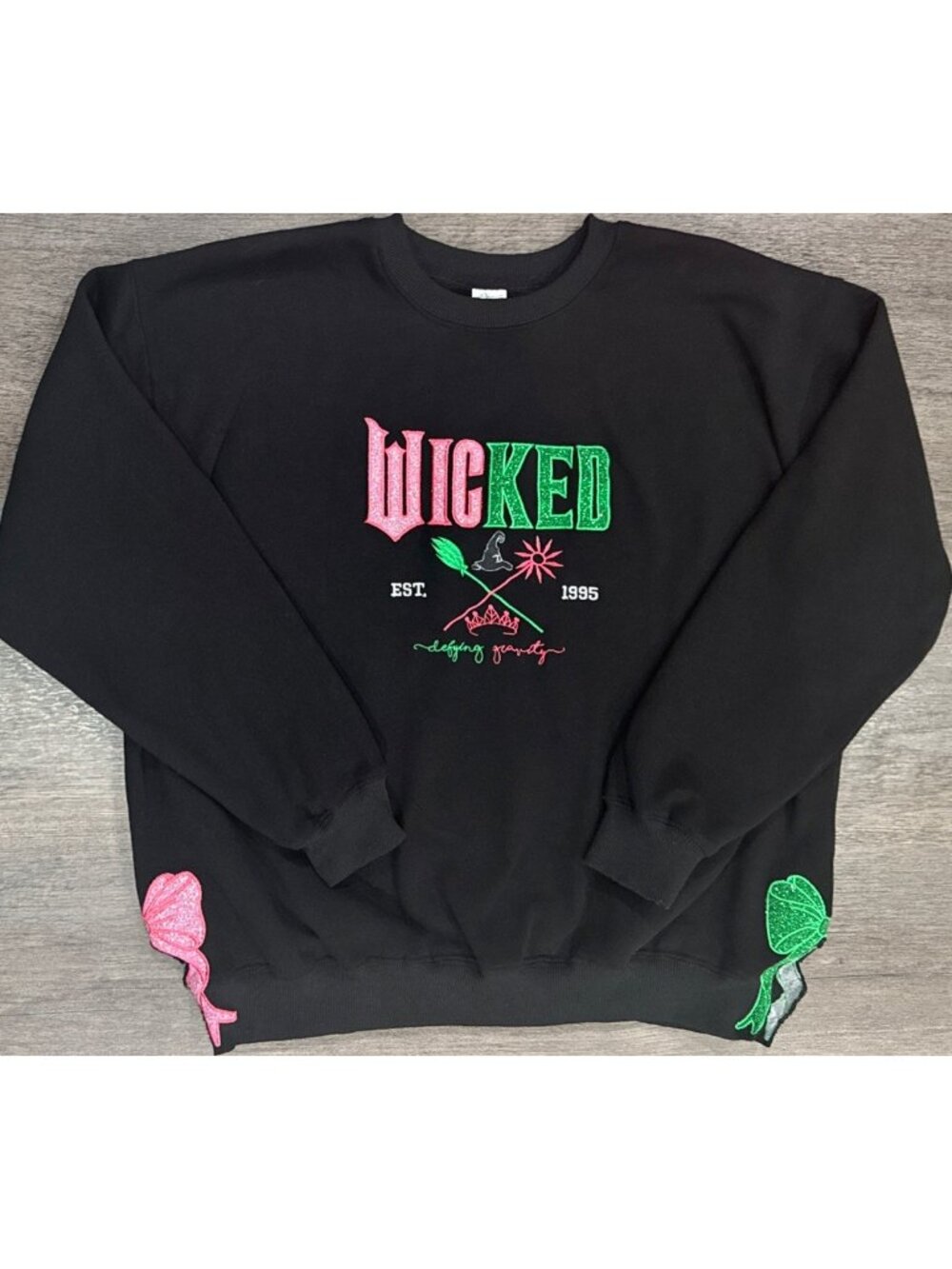 Wicked Defying Gravity Sweatshirt Womens XL Black Crewneck EUC